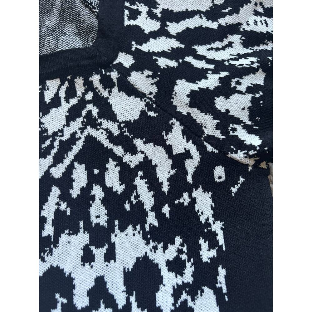 Carmen Marco Valvo Dressy Black & White Abstract Knit Top – Size Large - Picture 6 of 8